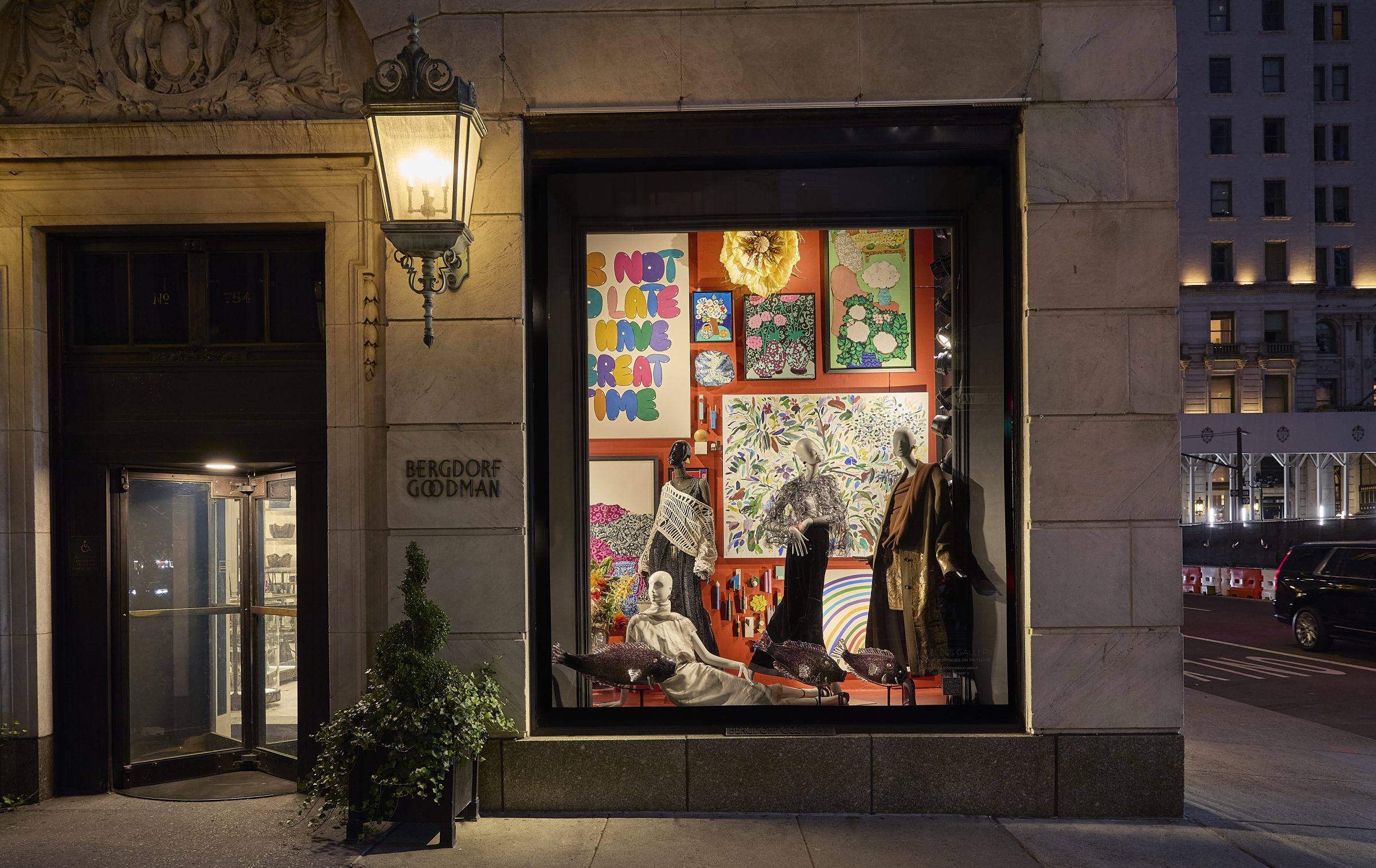 منظر المعرض في Bergdorf Goodman من قبل The Spaceless Gallery، نيويورك، الولايات المتحدة الأمريكية، 2024