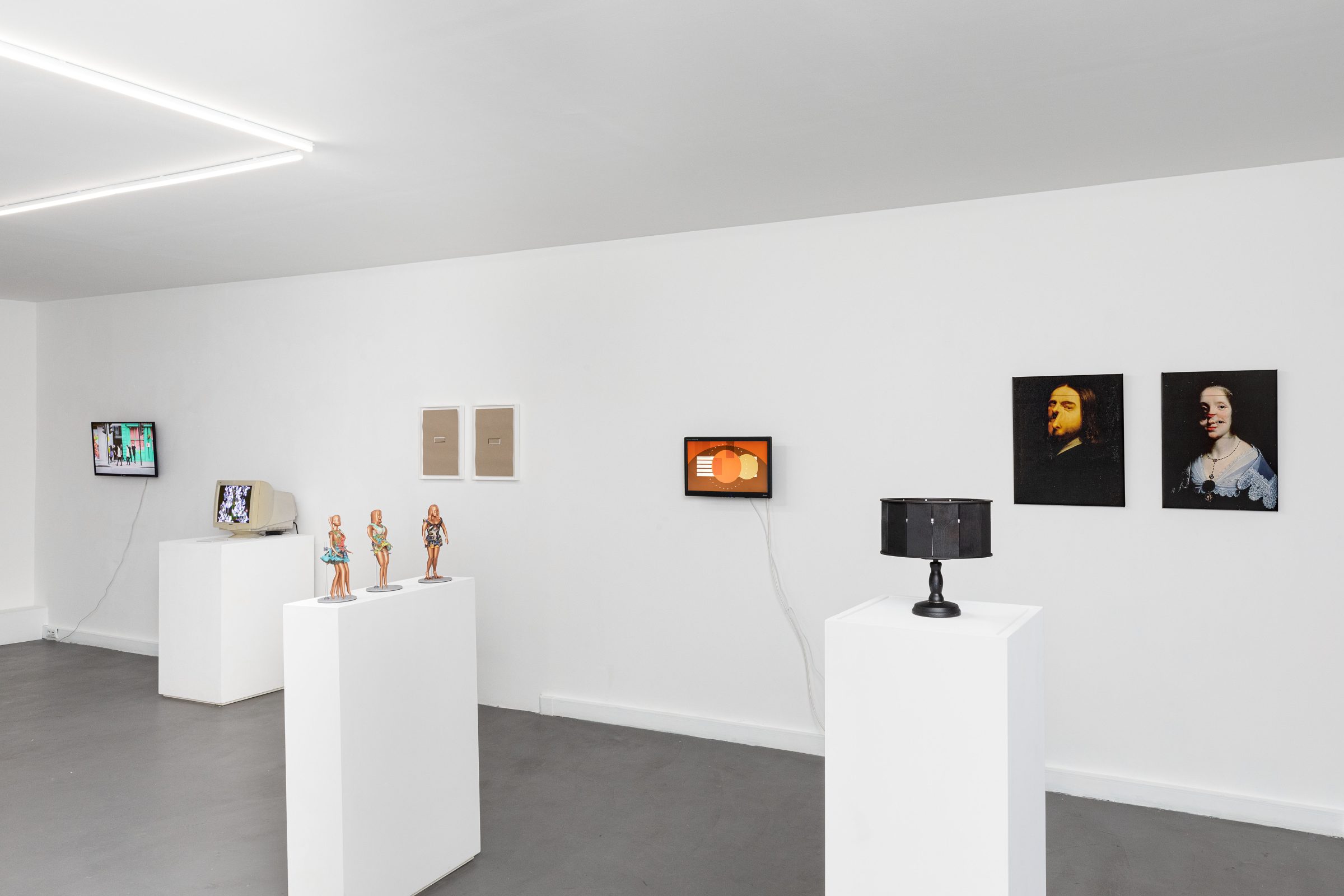 「Liminal Territories」展示風景、pal projectでの展覧会、Filippo Lorenzinキュレーション、パリ、2021年