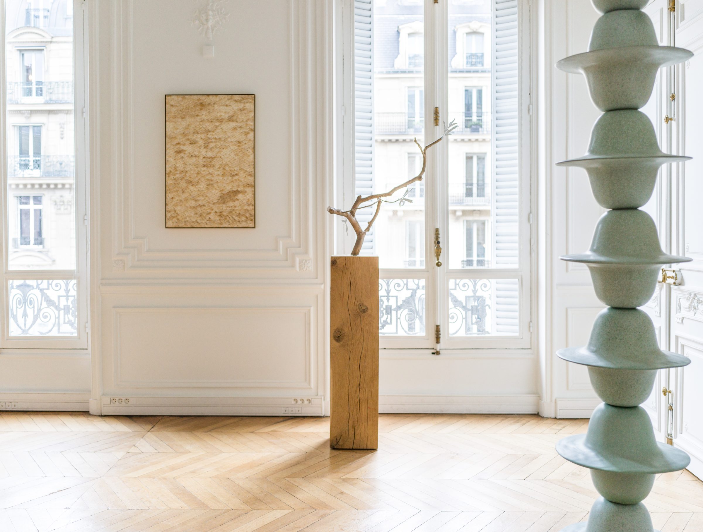 منظر من المعرض "Matières Sensibles"، معرض أقيم في Reishi House بالتعاون مع The Spaceless Gallery، باريس، 2025