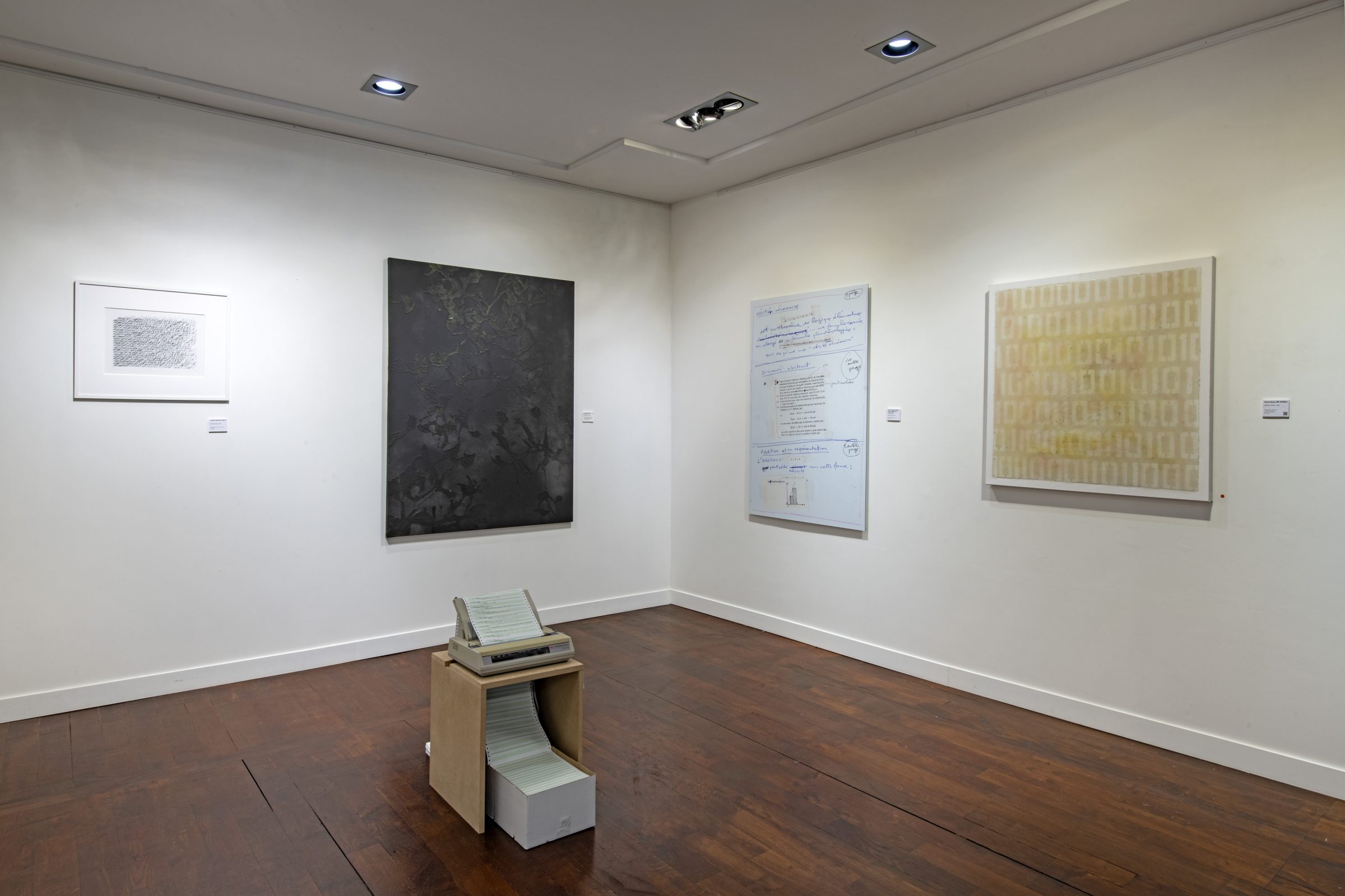 「POEM SBJKT」展示風景、theVERSEverse と共同キュレーションによる Librairie Métamorphoses でのエキシビション、パリ、2023年