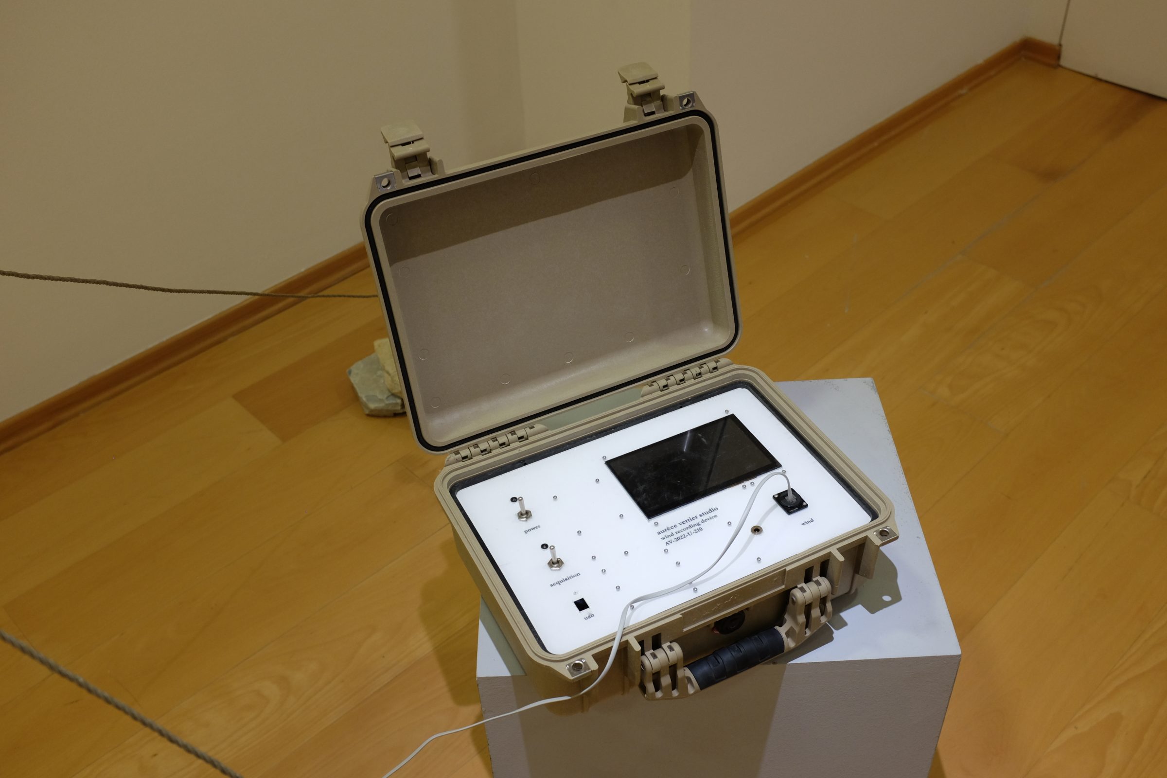 "Wind Fragments"展覧会の展示風景、Cultural Foundation of Tinosでの展覧会、Alexia Pappa キュレーション、ギリシャ、2022年