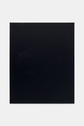 見えない光（風景）、AI生成画像からのアクリル絵の具でカンバスに、ナノ構造超黒色顔料、AI生成詩の抜粋、AI生成潜在植物学者の執筆、150 x 120 cm、2023年、黒い絵画シリーズより