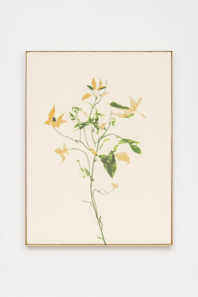 arbor incongruens (بدء التحول إلى peradam)، نسيج من صورة تم إنشاؤها بواسطة الذكاء الاصطناعي، قطن وصوف وفسكوز وألياف معدنية، مثبت على إطار مخصص مغطى بالنحاس الأصفر، 120 × 90 سم، 2025، من سلسلة النسيج