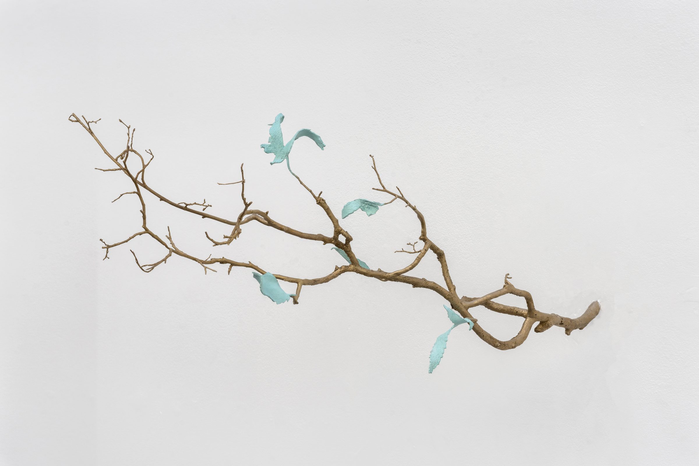 두 번째 나무 보철물 (대마에서 파생된 형태들), AI 생성 형태의 청동 조각, 108 x 50 x 40 cm, 2022, 조각 시리즈에서
